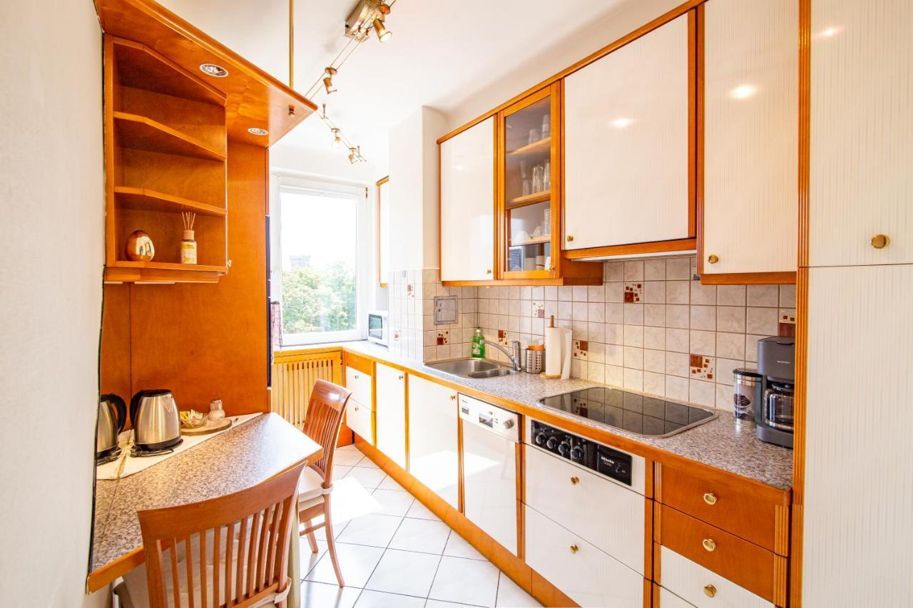 Best Rated Central Apartment Vienna - Ac, Wifi, 24H7Days Self Check-In, Board Games, Netflix Exterior photo