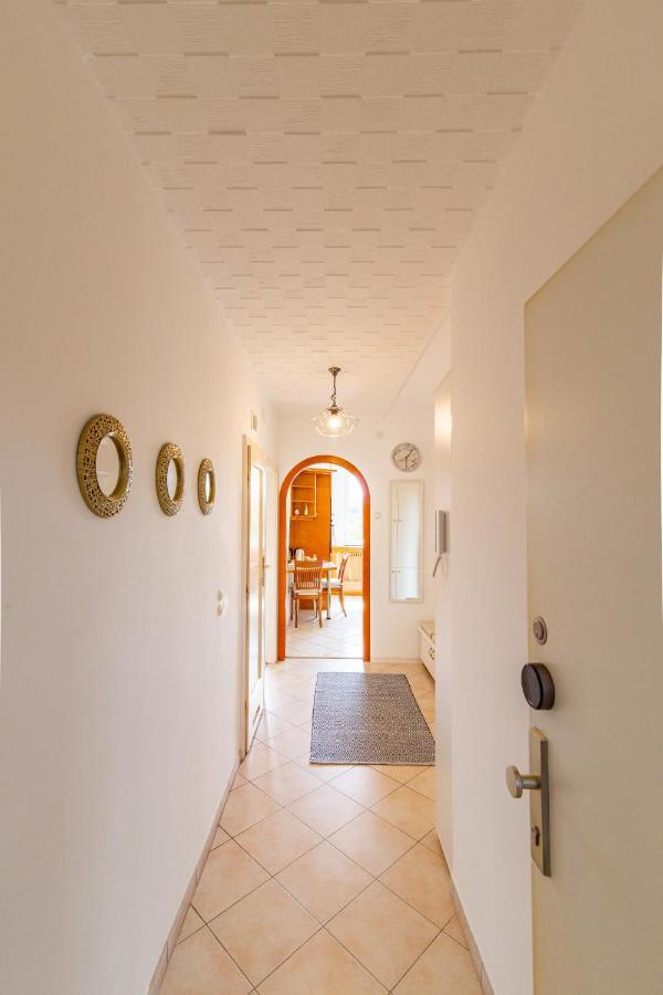 Best Rated Central Apartment Vienna - Ac, Wifi, 24H7Days Self Check-In, Board Games, Netflix Exterior photo